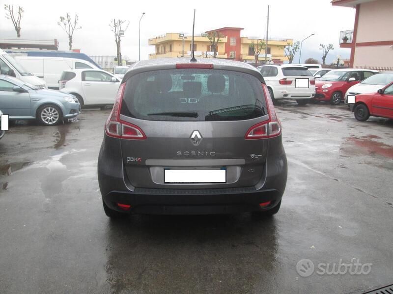 Usata Renault Scénic III Dynamique 115 CV (84 kW) 2009 Viola Monovolume