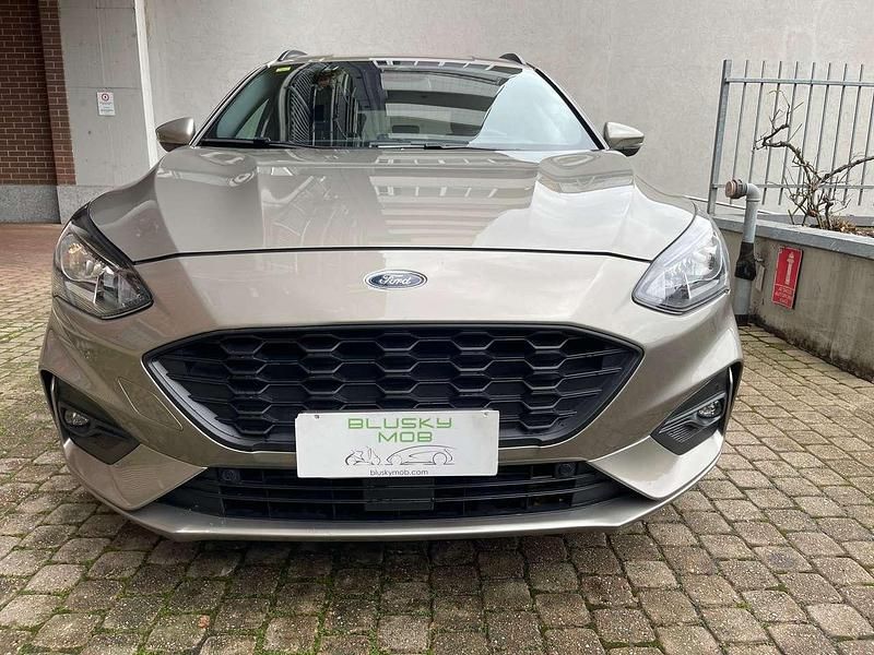Grigio Usata 2019 Ford Focus ST Station wagon | 13.990 € (Buon prezzo) - Immagine 1/3