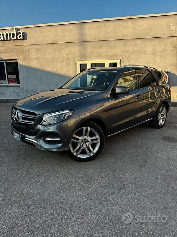 Grigio Usata 2018 Mercedes GLE250 SUV | 27.300 € - Immagine 1/4