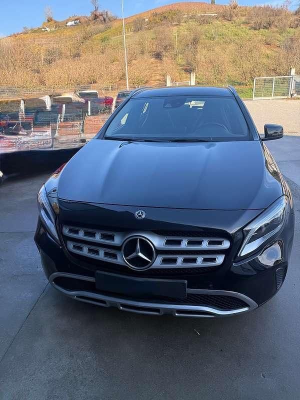 Nero Usata 2020 Mercedes 180 Tre volumi | 18.500 € (Ottimo prezzo) - Immagine 1/4