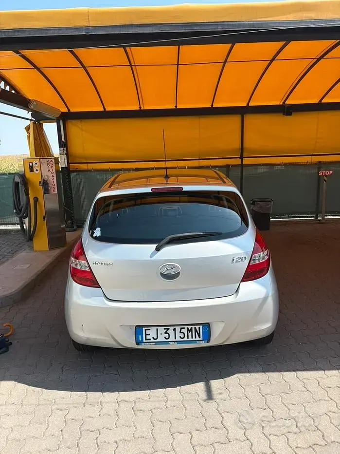 Usata Hyundai i20 78 CV (57 kW) 2011 Grigio Utilitaria