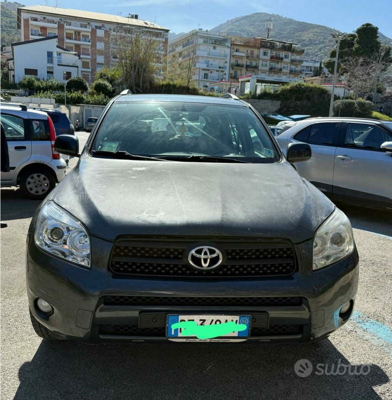 Usata 2006 Toyota RAV4 SUV | 4000 € (Ottimo prezzo) - Immagine 1/4