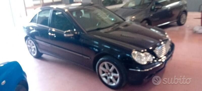 Usata Mercedes C220 150 CV (110 kW) 2005 Nero Berlina