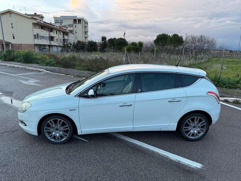 Gebraucht Lancia Delta 105 PS (77 kW) 2014 Weiß Kleinwagen
