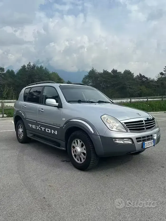 Usata SsangYong Rexton 165 CV (121 kW) 2005 Grigio SUV