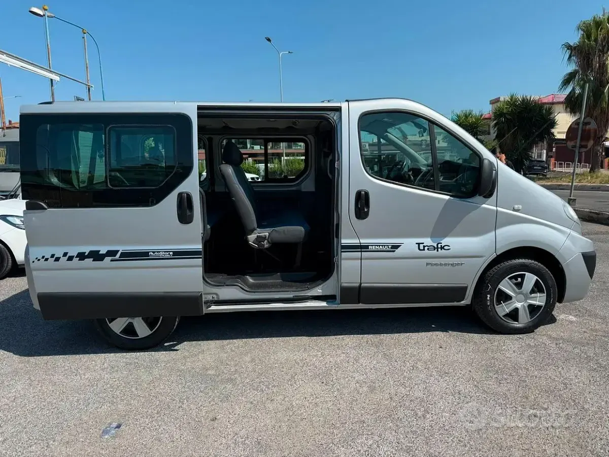 Usata Renault Trafic 115 CV (84 kW) 2012 Grigio Monovolume
