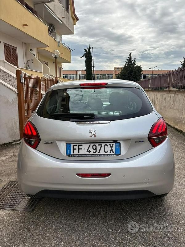 Usata Peugeot 208 Allure 75 CV (55 kW) 2016 Grigio Utilitaria