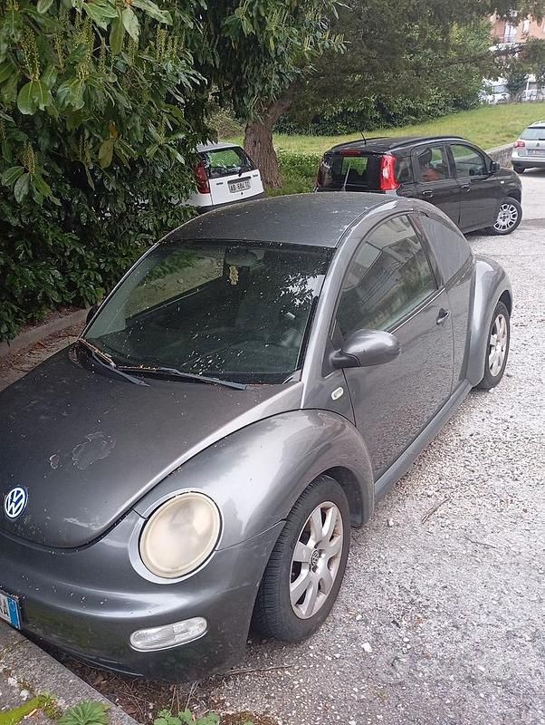 Usata VW New Beetle 101 CV (74 kW) 2002 Grigio Utilitaria