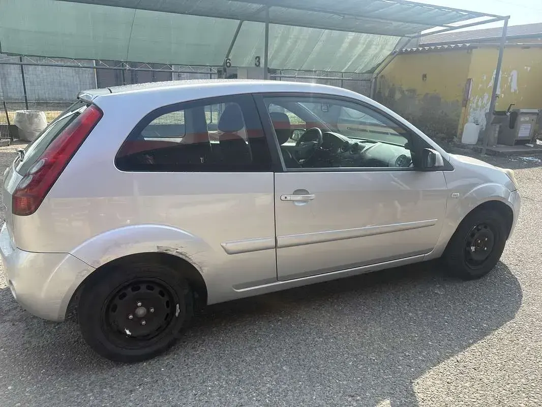 Usata Ford Fiesta Ghia 68 CV (50 kW) 2008 Utilitaria