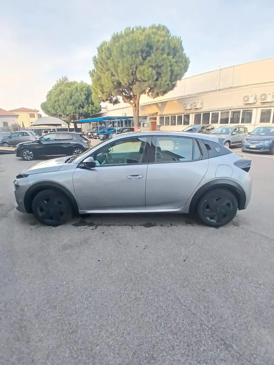 Usata Lancia Ypsilon 101 CV (74 kW) 2025 Grigio Utilitaria
