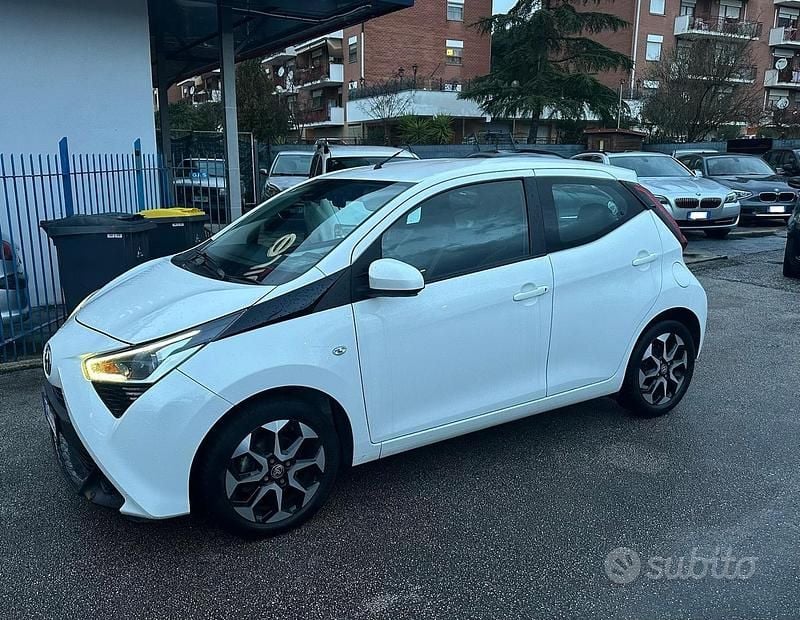 Usata Toyota Aygo Connect Style 72 CV (52 kW) 2020 Bianco Utilitaria