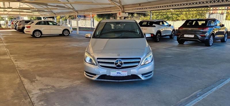 Usata Mercedes B180 Premium 110 CV (80 kW) 2012 Argento Monovolume
