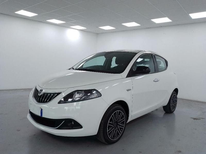 Usata Lancia Ypsilon Gold 70 CV (51 kW) 2022 Bianco Utilitaria