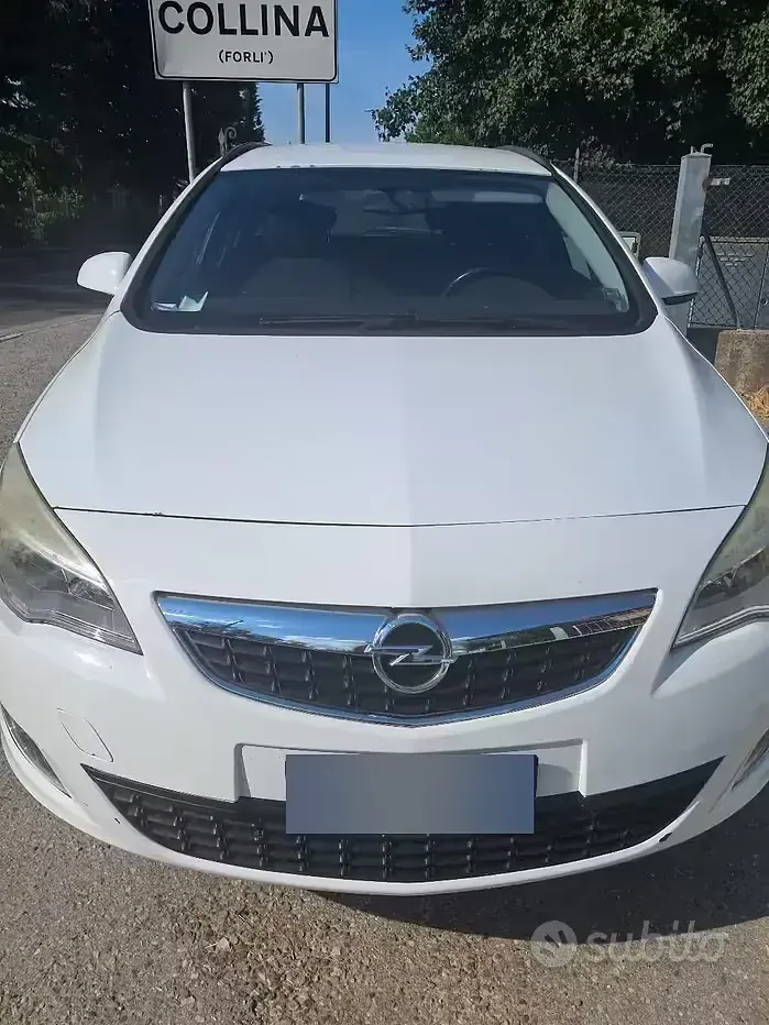 Usata Opel Astra 110 CV (80 kW) 2012 Bianco Station wagon