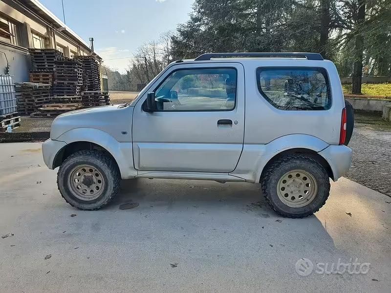 Usata Suzuki Jimny 82 CV (60 kW) 2001 Grigio SUV