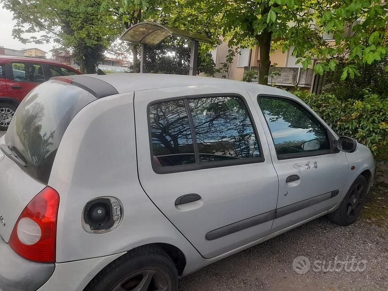 Usata Renault Clio II 2002 Utilitaria