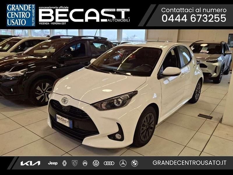 Usata Toyota Yaris Active 72 CV (52 kW) 2023 Bianco Utilitaria
