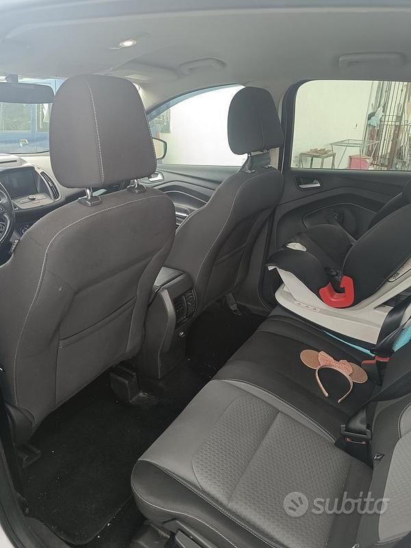 Usata Ford Kuga 150 CV (110 kW) 2016 Bianco SUV