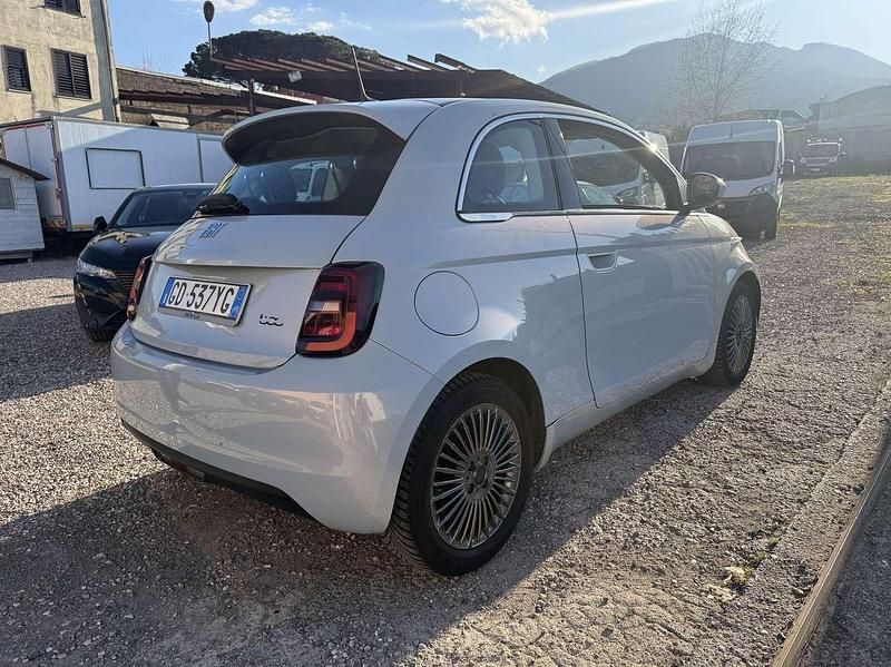 Usata Fiat 500e 42 kW (58 CV) 2021 Blu/azzurro Utilitaria