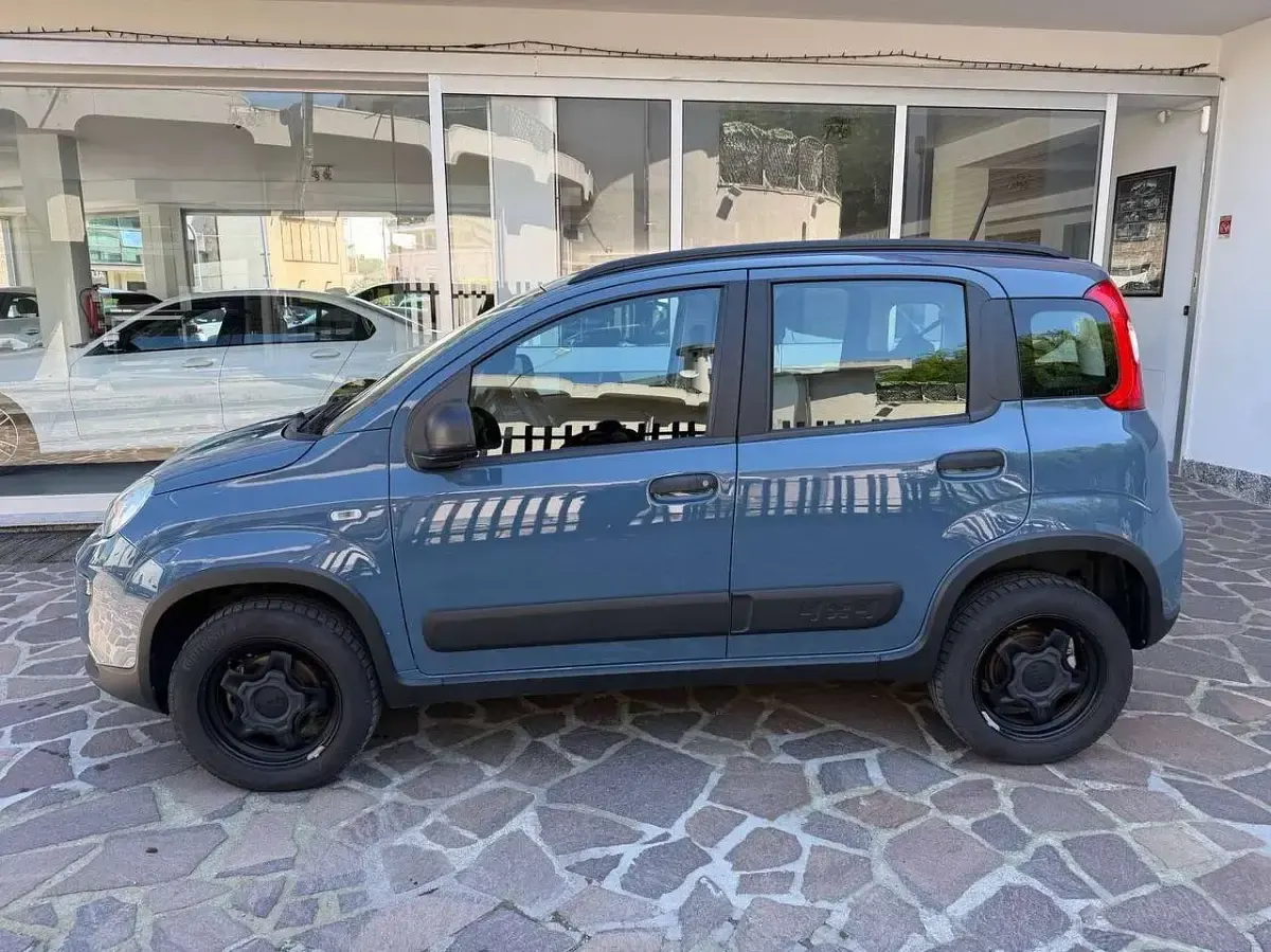 Usata Fiat Panda 4x4 Wild 86 CV (63 kW) 2022 Blu ceramico Utilitaria