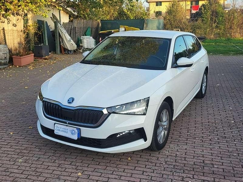 Usata Skoda Scala Ambition 95 CV (69 kW) 2021 Bianco Utilitaria