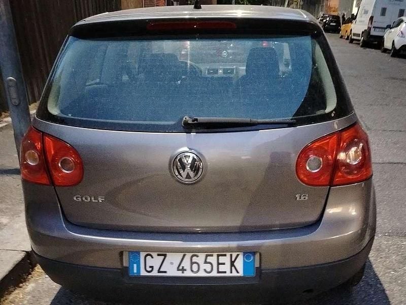 Grigio Usata 2007 VW Golf Comfortline Berlina | 1500 € (Super prezzo) - Immagine 1/4