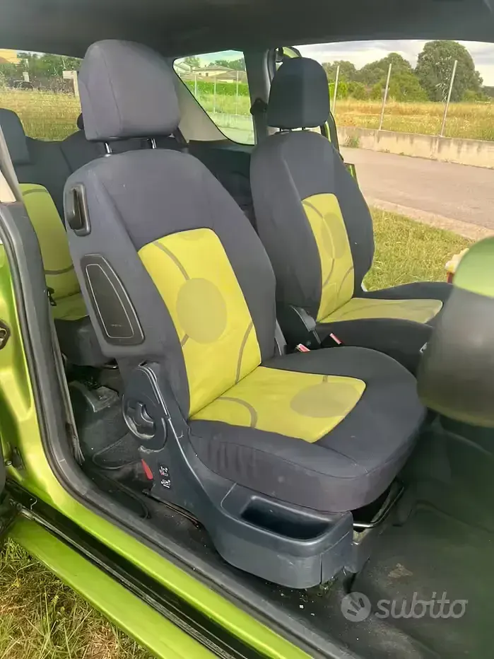 Usata Peugeot 1007 68 CV (50 kW) 2006 Verde Monovolume