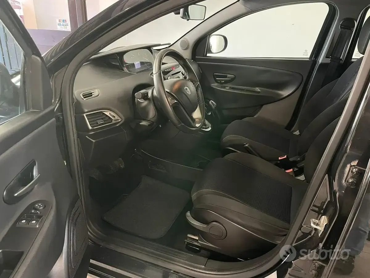 Usata Lancia Ypsilon Platinum 69 CV (50 kW) 2013 Utilitaria