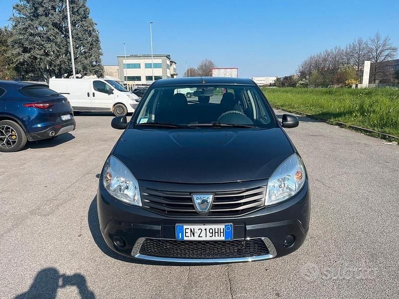 Usata Dacia Sandero 75 CV (55 kW) 2012 Grigio Berlina