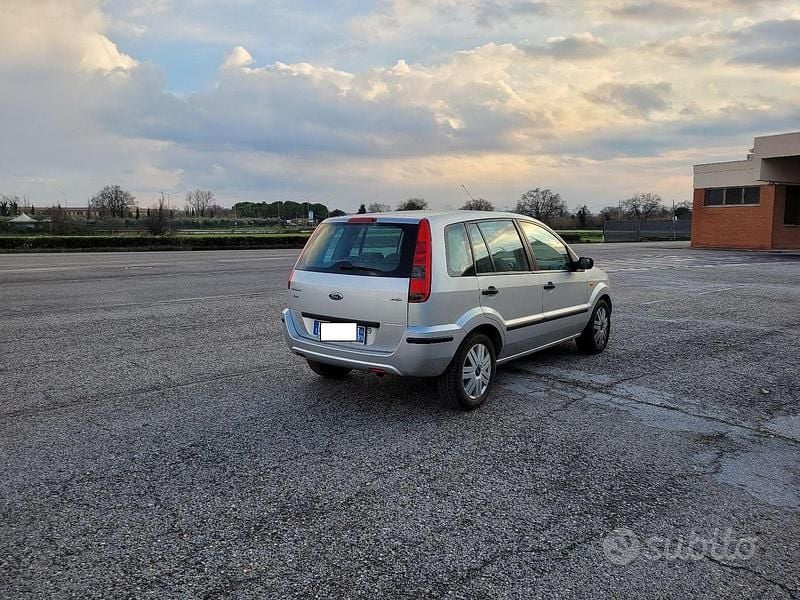 Usata Ford Fusion 68 CV (50 kW) 2003 Grigio Utilitaria