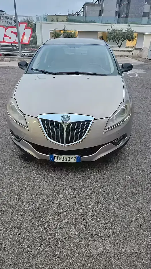 Usata Lancia Delta 120 CV (88 kW) 2010 Utilitaria