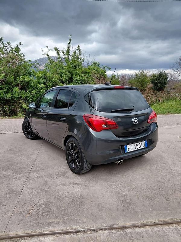 Usata Opel Corsa 69 CV (50 kW) 2017 Gray Utilitaria