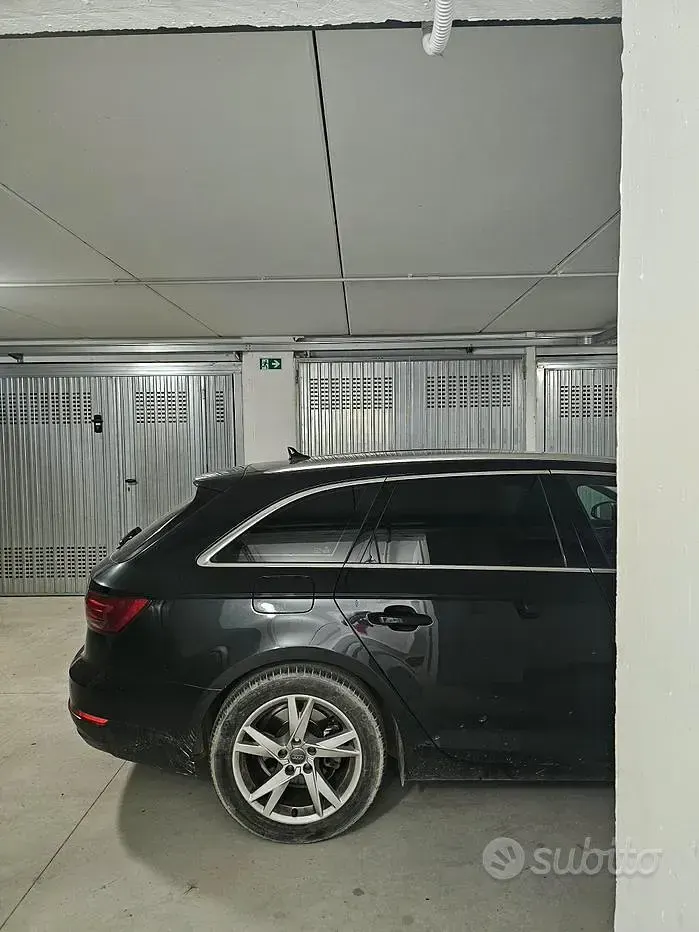 Usata Audi A4 Business 122 CV (89 kW) 2017 Nero Station wagon