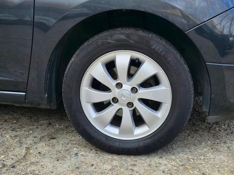 Usata Dacia Sandero Lauréate 75 CV (55 kW) 2015 Berlina