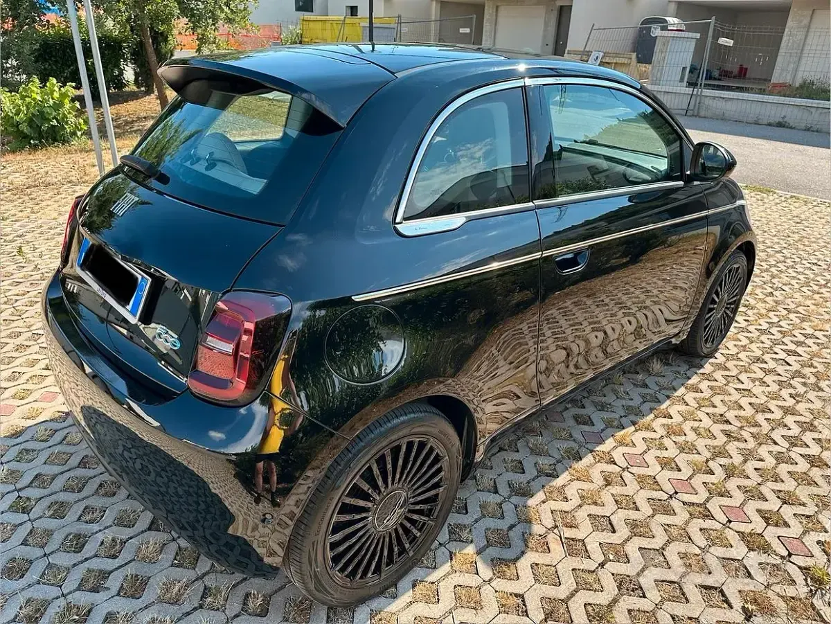 Usata Fiat 500e La Prima 42 kW (58 CV) 2022 Nero Berlina