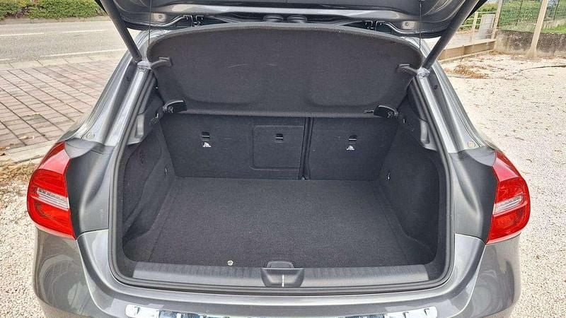 Usata Mercedes GLA220 170 CV (125 kW) 2015 Grigio scuro metallizzato SUV