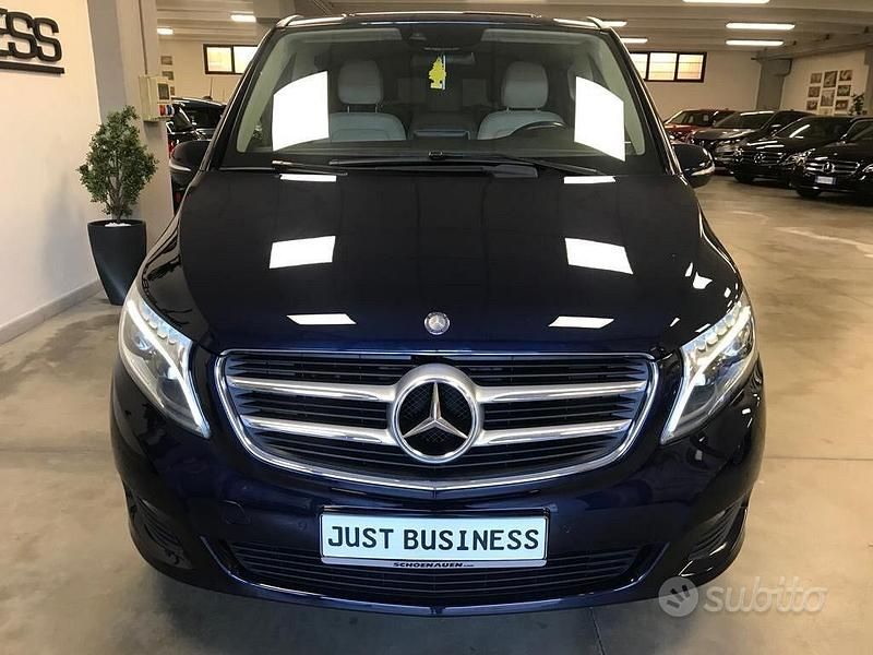 Usata Mercedes V220 Premium 163 CV (119 kW) 2016 Blu Monovolume