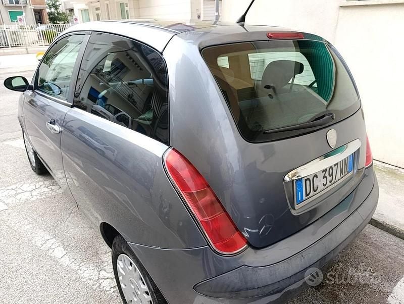 Usata Lancia Ypsilon 59 CV (43 kW) 2006 Grigio Utilitaria