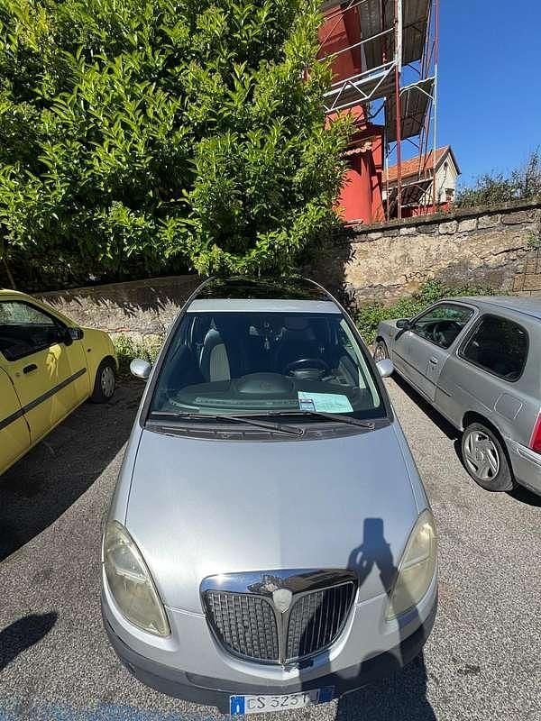 Usata Lancia Musa 69 CV (50 kW) 2004 Grigio Monovolume