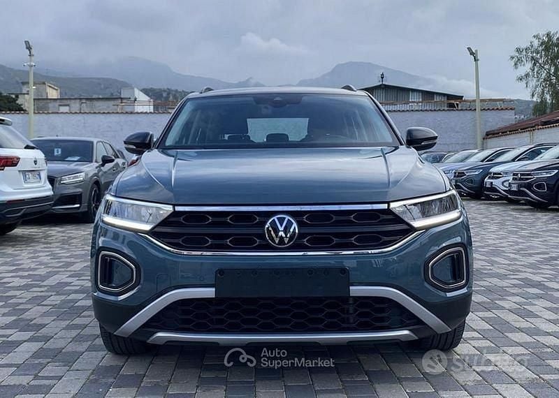 Usata VW T-Roc Life 116 CV (85 kW) 2023 Nero SUV