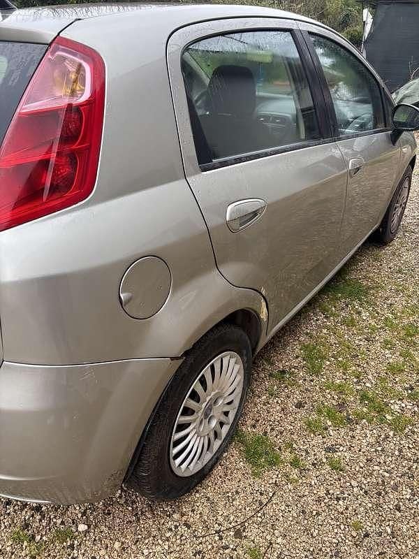 Usata Fiat Punto Dynamic 75 CV (55 kW) 2007 Utilitaria