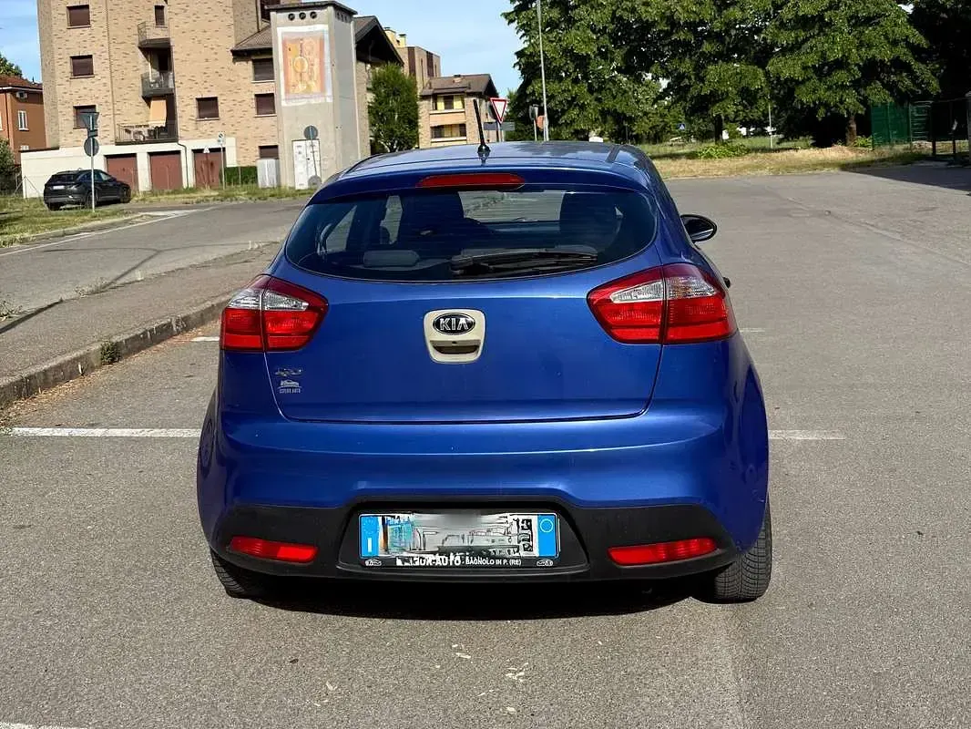 Usata Kia Rio LX 86 CV (63 kW) 2012 Blu/azzurro Berlina