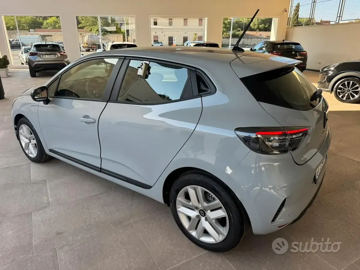 Usata Renault Clio 90 CV (66 kW) 2024 Grigio Utilitaria