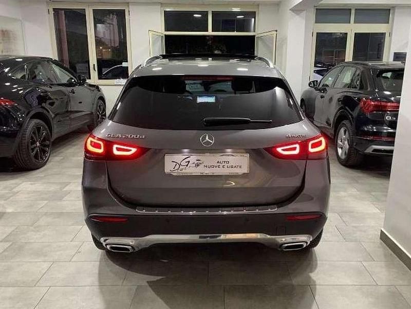 Grigio Usata 2020 Mercedes GLA200 SUV | 34.000 € (Buon prezzo) - Immagine 1/4