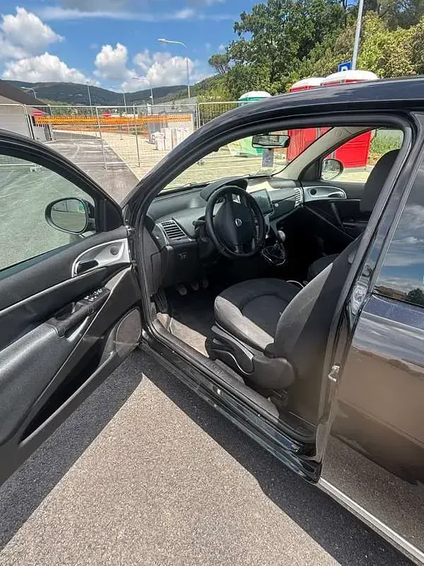 Usata Lancia Ypsilon 77 CV (56 kW) 2012 Utilitaria