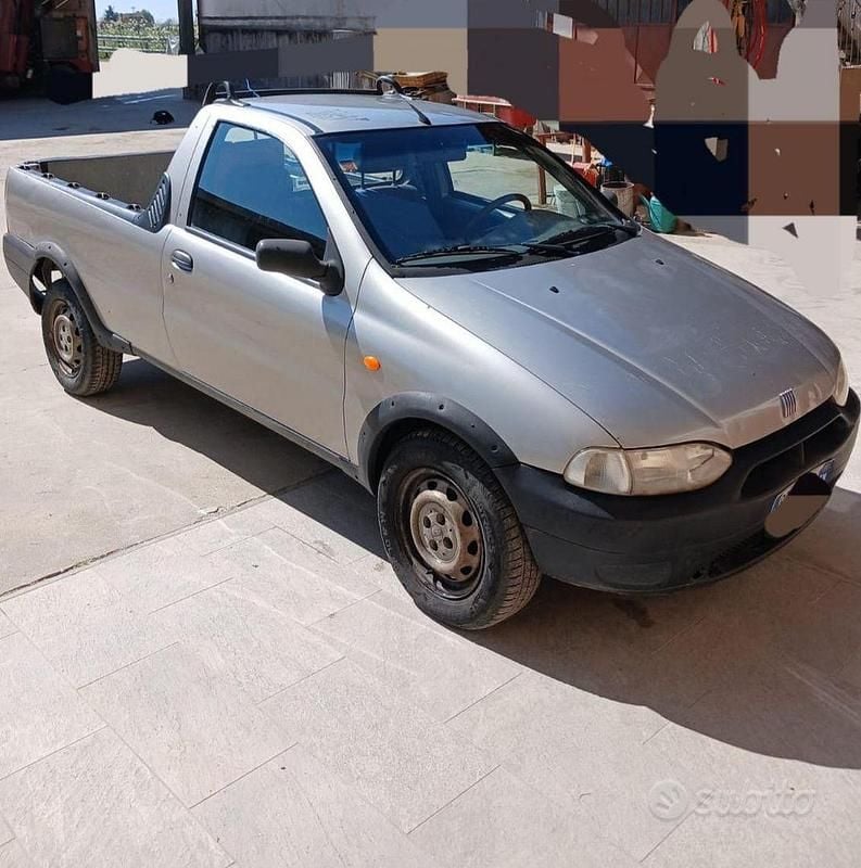 Usata Fiat Strada 69 CV (50 kW) 2001 Grigio Pick-up