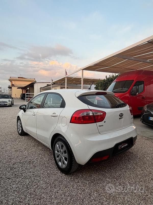 Usata Kia Rio 2014 Bianco Berlina