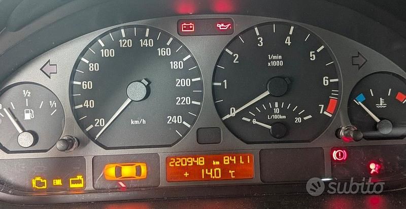 Begagnad BMW 318 Efficient Dynamics 2003 Blå Kombi