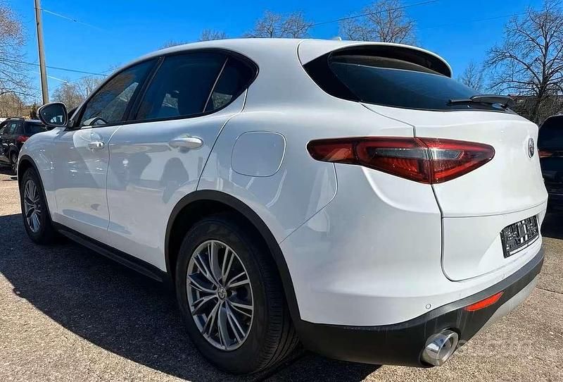 Usata Alfa Romeo Stelvio Business 160 CV (117 kW) 2021 Bianco SUV