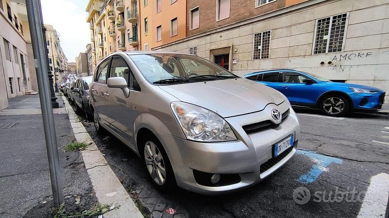 Usata Toyota Corolla Verso 136 CV (100 kW) 2008 Grigio Monovolume